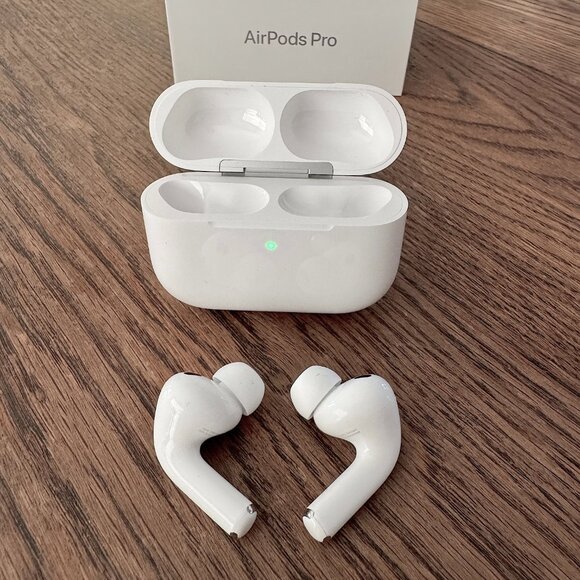 NWT Apple AirPods Pro 3 - Includes 2 cases and 4 Extra Ear Tips - Model A3063 - Picture 3 of 14